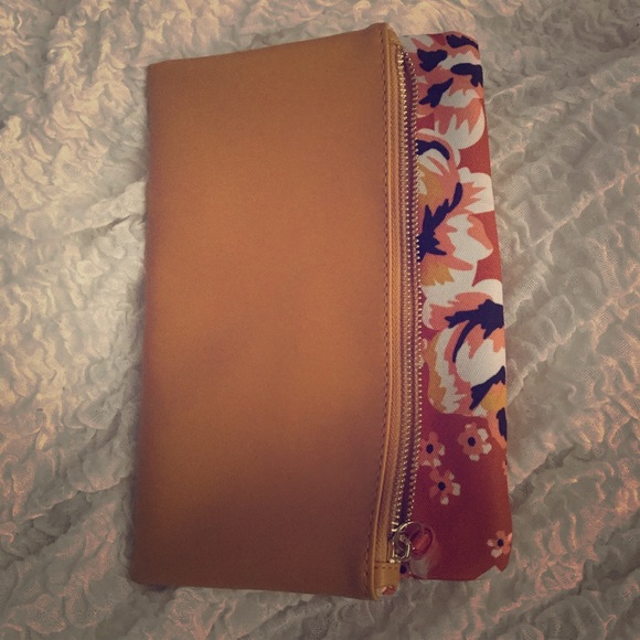 Yellow leather floral clutch. Perfect for fall! - Picture 1 of 3